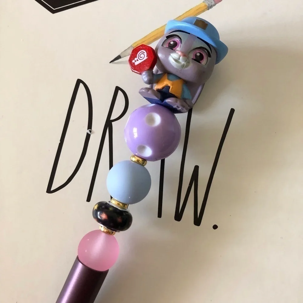 Disney Doorables: Zootopia: Judy Hopps as crossing guard handmade beaded pen
